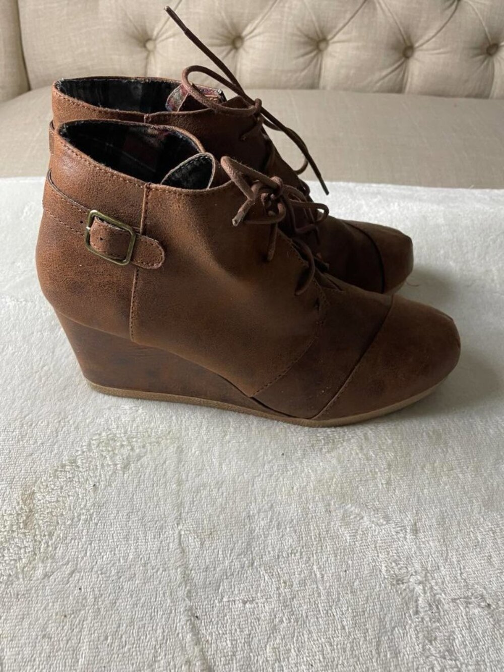 EUC Maurices Women's Brown Faux Leather Wedge Heel Ankle Bootie size 9.5